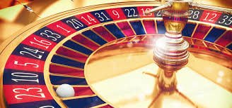 Live presenter managing Dream Catcher wheel during a topanwin slot round